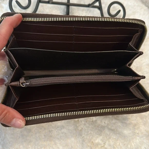 Gucci Leather Zipper Wallet - Picture 5 of 7